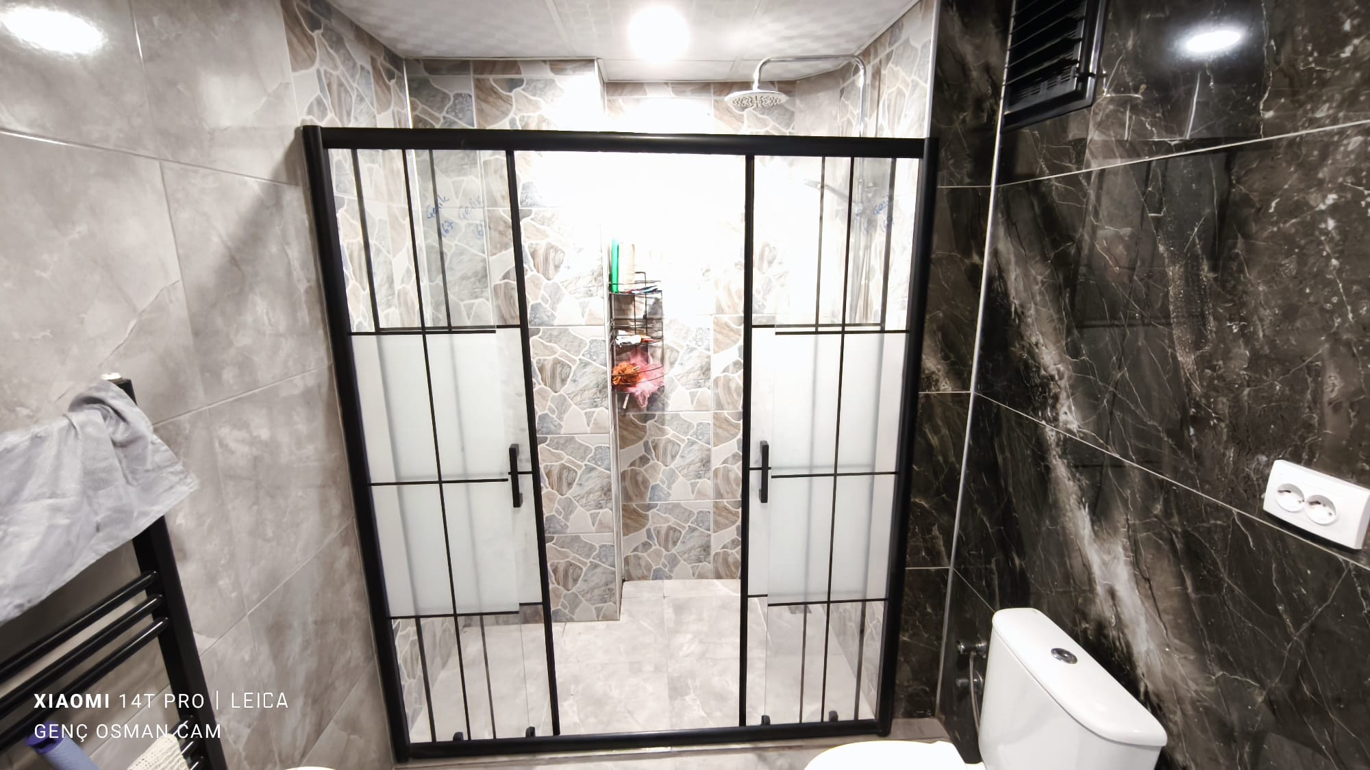Selçuklu Şık Tasarım Siyah Cam Duşakabin - Konya Cam Balkon - GOM Proje Görseli 4