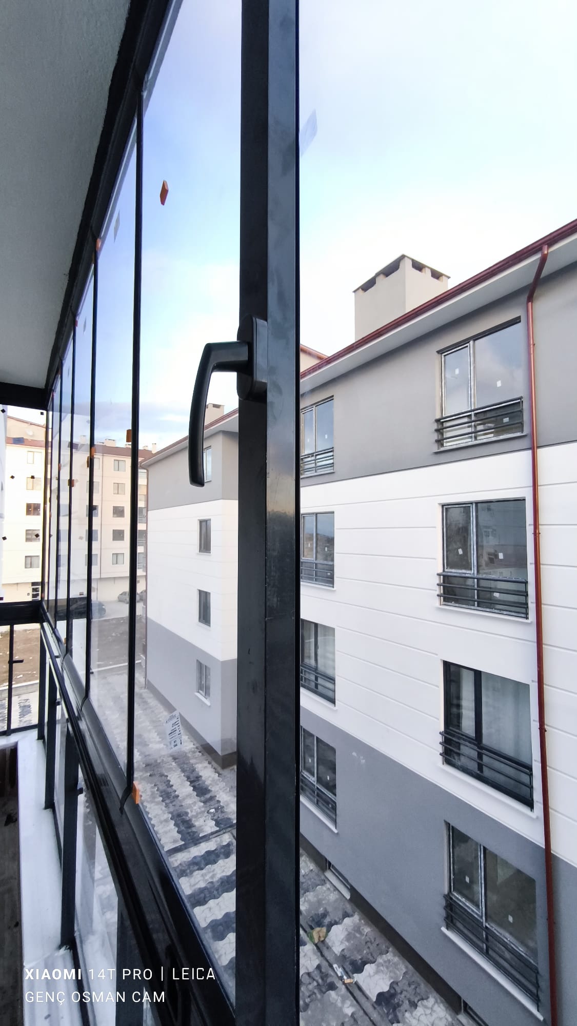 Selçuklu Siyah Profil Koyu Cam Balkon - Konya Cam Balkon - GOM Proje Görseli 2