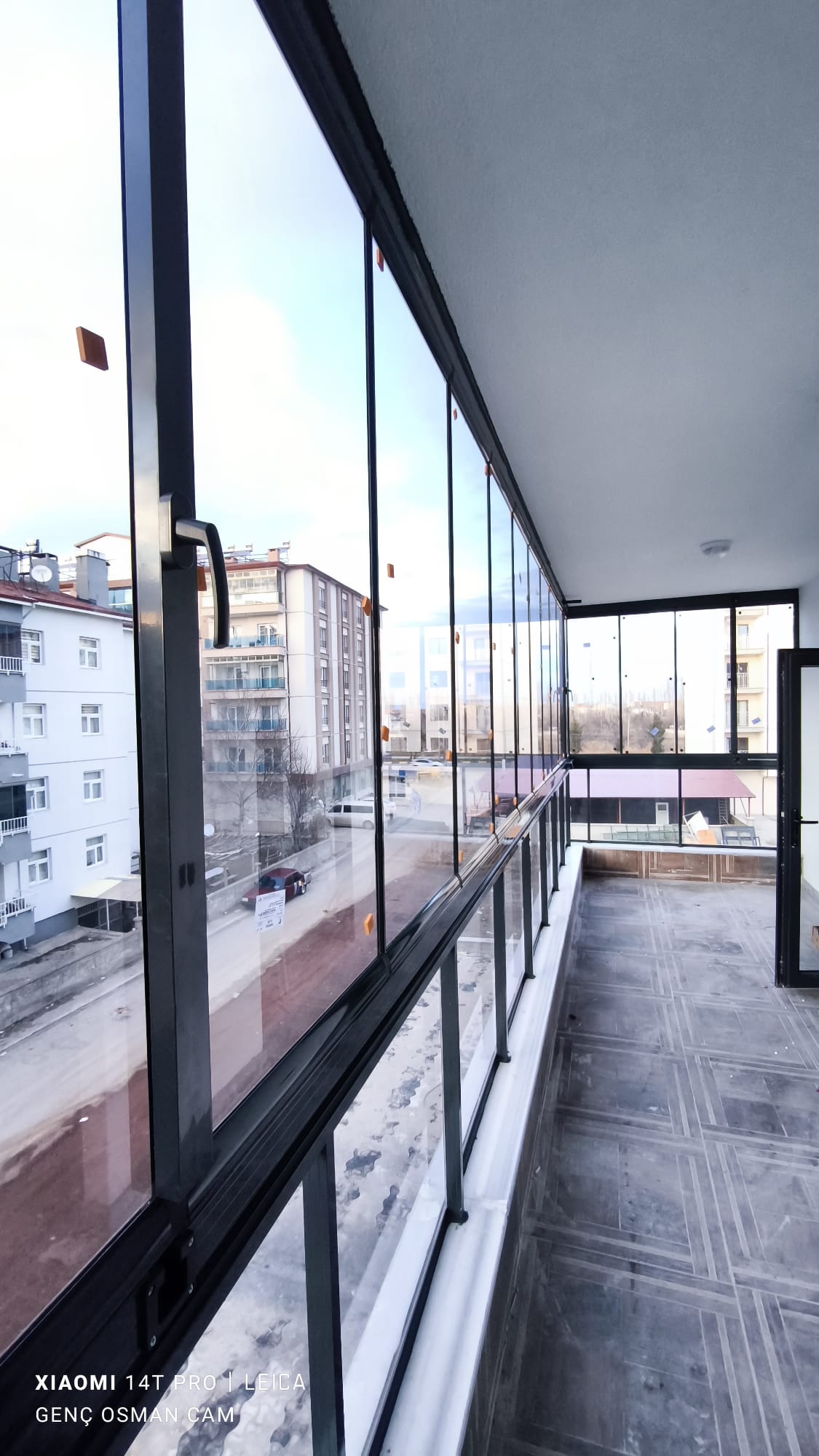 Selçuklu Siyah Profil Koyu Cam Balkon - Konya Cam Balkon - GOM Proje Görseli 3